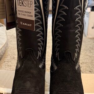 Ariat Futurity Limited Black Boots with White Stitching